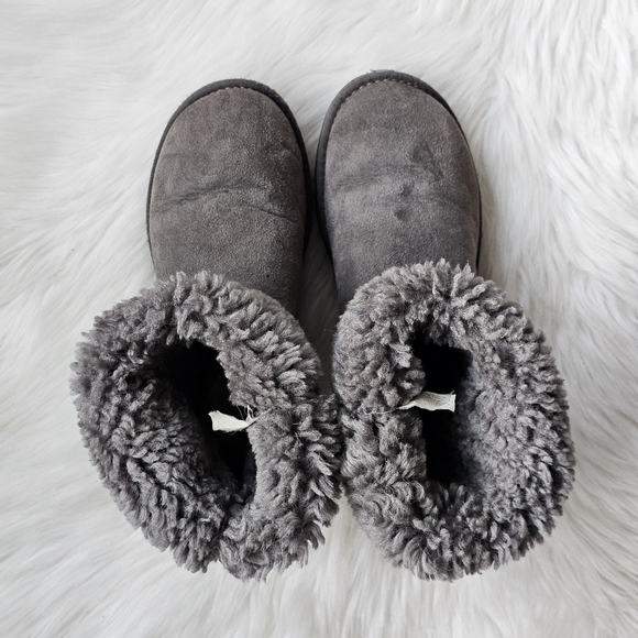 UGG Australia Classic Short Shearling Boots - Size 8, Gray Suede Real Sheep Fur - Picture 4 of 15